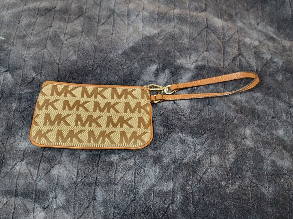 Michael Kors Signature Wristlet Wallet